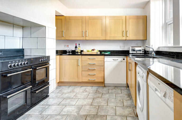 kitchen amenities roaches hall house to hire